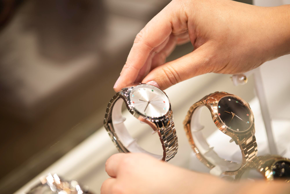 How to Spot a Fake Luxury Watch: A Retail Expert’s Verification Checklist